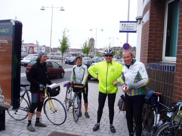 fichier 20050511_114600_md_dunkerque_corinne_jeanmart_brigitte_jeanmart_jean-marc_lefevre_patrick_drecourt-0.jpg