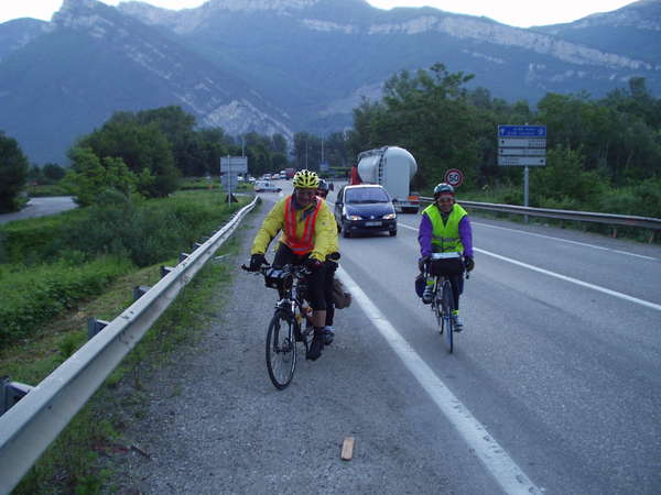 fichier 20050525_073500_dm_jean-claude_bertelli_eliane_bertelli_jean-gaudino_tandem_arrivee_pont_de_veurey-0.jpg