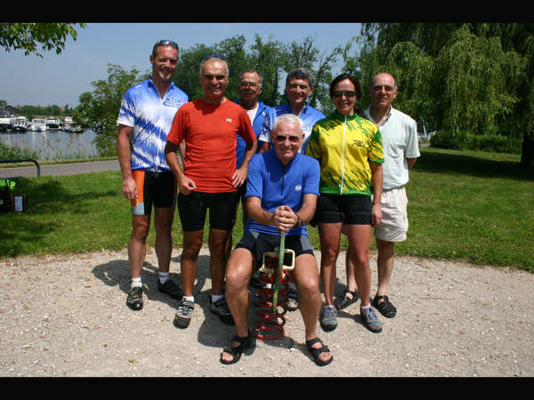 fichier 20050529_160200_sh_pascal_lometti_michel_medina_lucien_claudepierre_gilbert_jaccon_jean-pierre_ratabouil_martine_medina_bernard_faivre_pique-nique-0.jpg