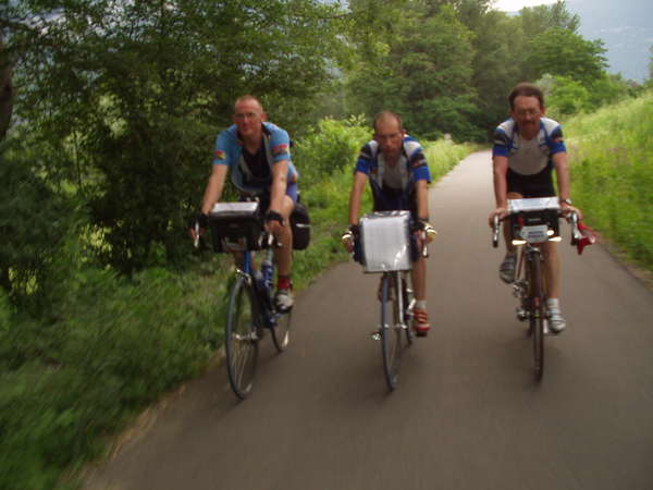 fichier 20050621_100030_dm_jean-marc_mortier_pierre_wlomainck_jean-louis_verscheure_piste-0.jpg