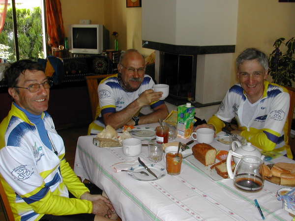 fichier 20060528_0853_bp_daniel_gilliot_philippe_jonas_jean-bernard_engrand_repas_bl-0.jpg