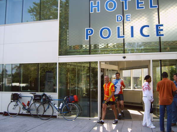 fichier 20060607_1802_sp_jean-louis_dufour_gerard_malivoir_police_depart_jh-0.jpg