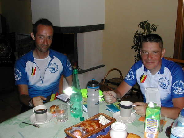 fichier 20060624_0941_mh_frederic_deschuytenner_alain_somville_repas_bl-0.jpg