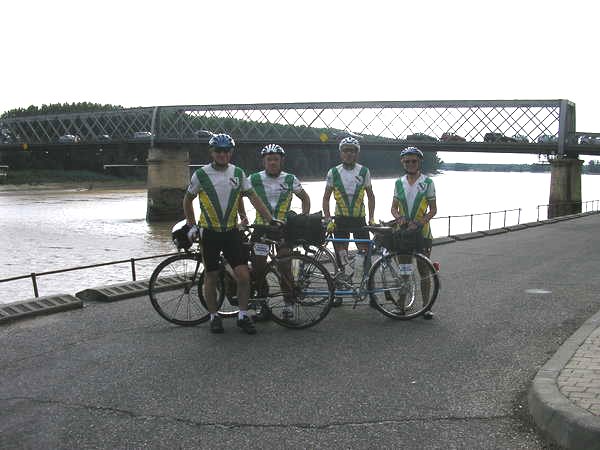 fichier 20060629_181540_hd_roger_devulder_ghislaine_devulder_tandem_pierre_dorne_max_audouin_pont_cubzac_bd-0.jpg