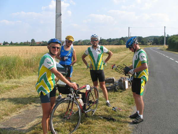 fichier 20060630_175301_hd_pierre_dorne_roger_devulder_ghislaine_devulder_max_audouin_sans_selle_tandem_gg-0.jpg