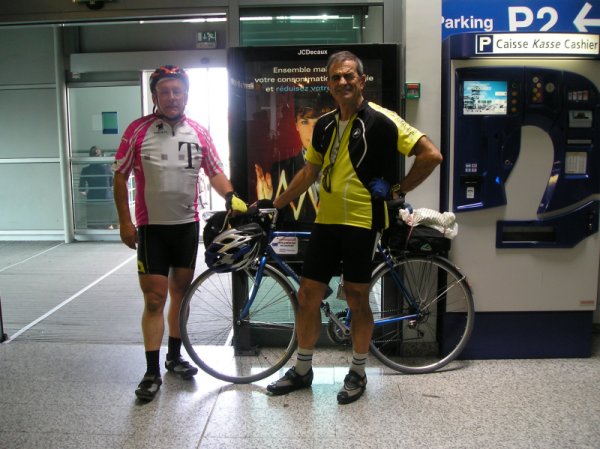 fichier 20070604_1802_eurodiagonale_StrasbourgBudapest_christian_diandet_francis_pouzet_aeroport_jh-0.jpg