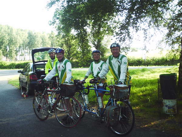fichier 20080626_144817_bp_equipe_max_audouin_tandem_roger_devulder_ghislaine_devulder_pierre_dorne03_js-0.jpg