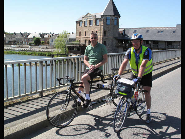 fichier 20090522_110650_bm_bernard_ducornetz20_resized_sq-0.jpg