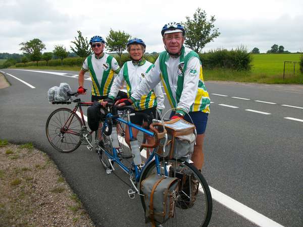 fichier 20100615_134407_hs_tandem_pierre_dorne_ghislaine_devulder_roger_devulder10_mv-0.jpg