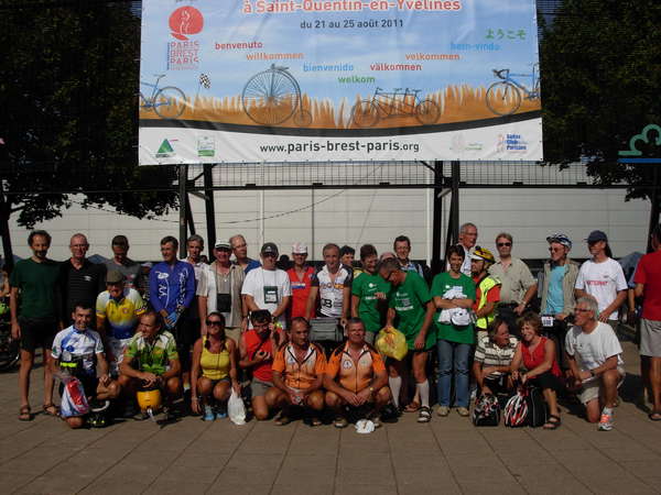 fichier 20110820_170826_avant-depart_groupe_diagonaliste_avant_pbp2011_jp-0.jpg